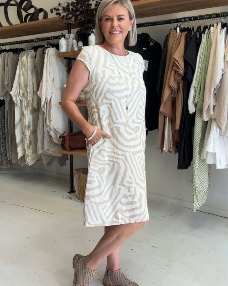 Nelia – Dress with pattern