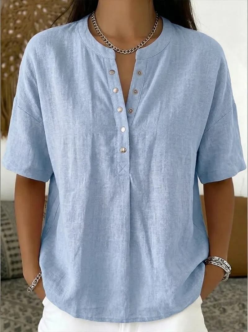 Eva – Top with button detail and round neckline
