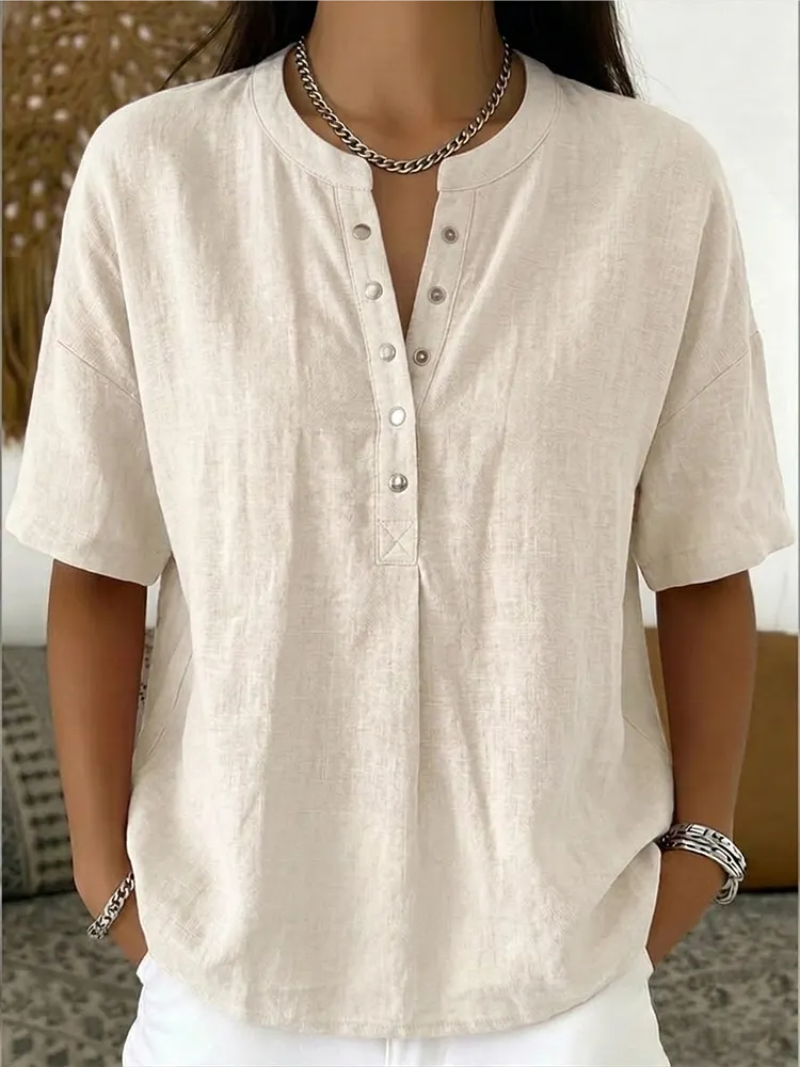 Eva – Top with button detail and round neckline