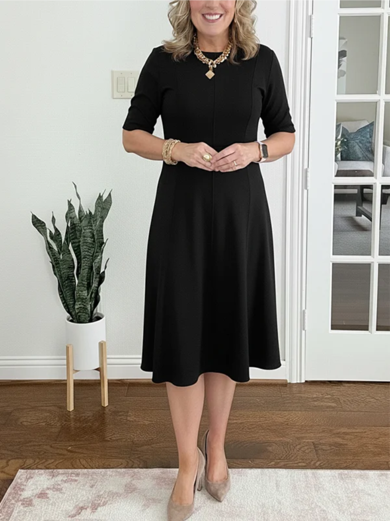 Clara – Dress with round neckline and fitted waist