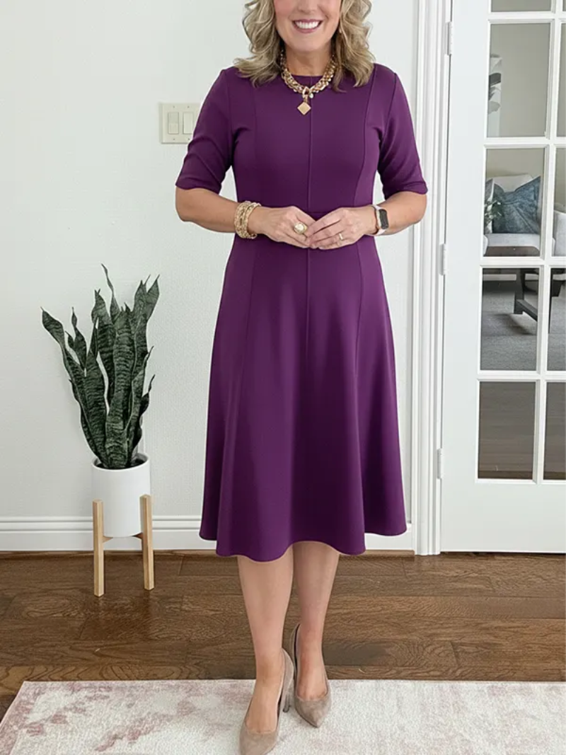 Clara – Dress with round neckline and fitted waist