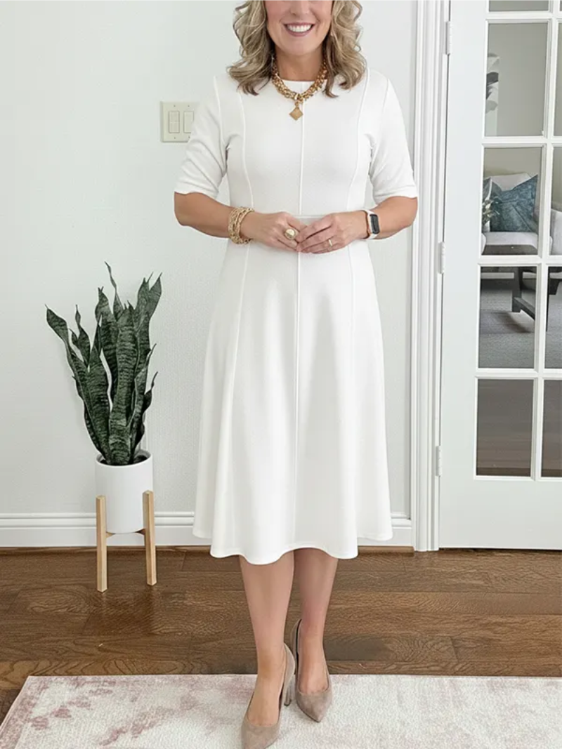Clara – Dress with round neckline and fitted waist