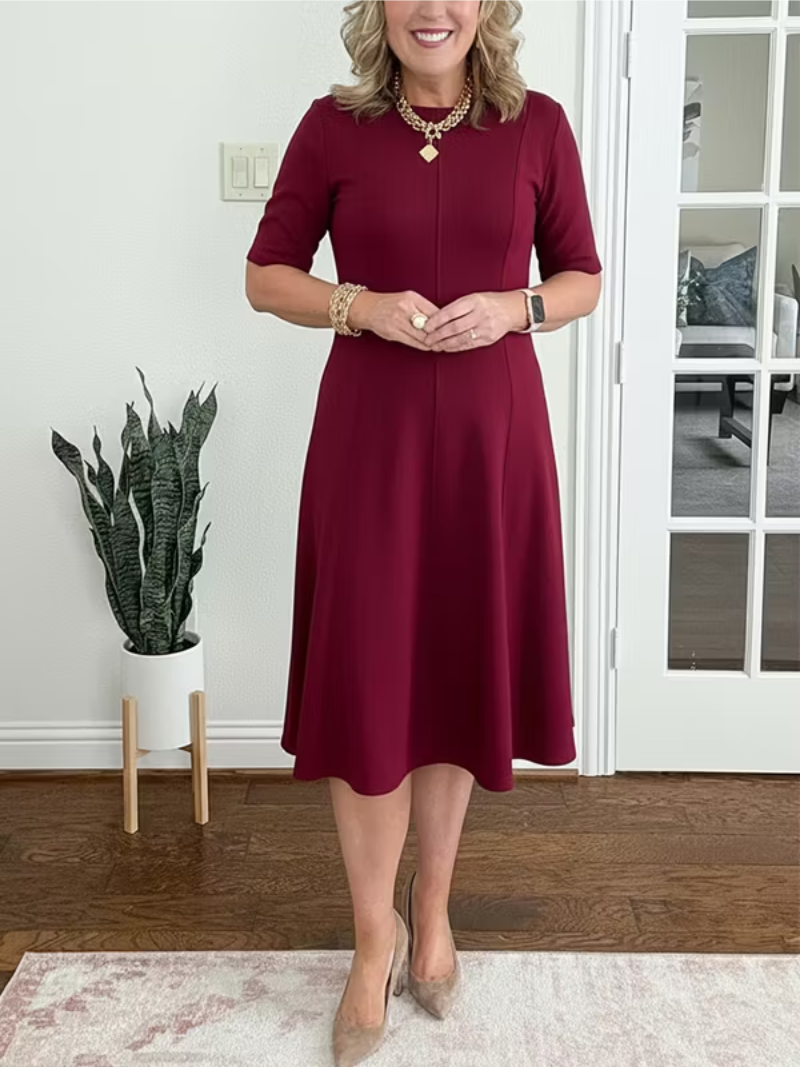 Mila – Dress with elegant silhouette