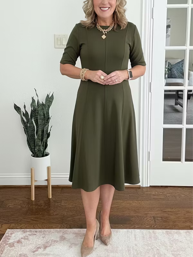 Mila – Dress with elegant silhouette