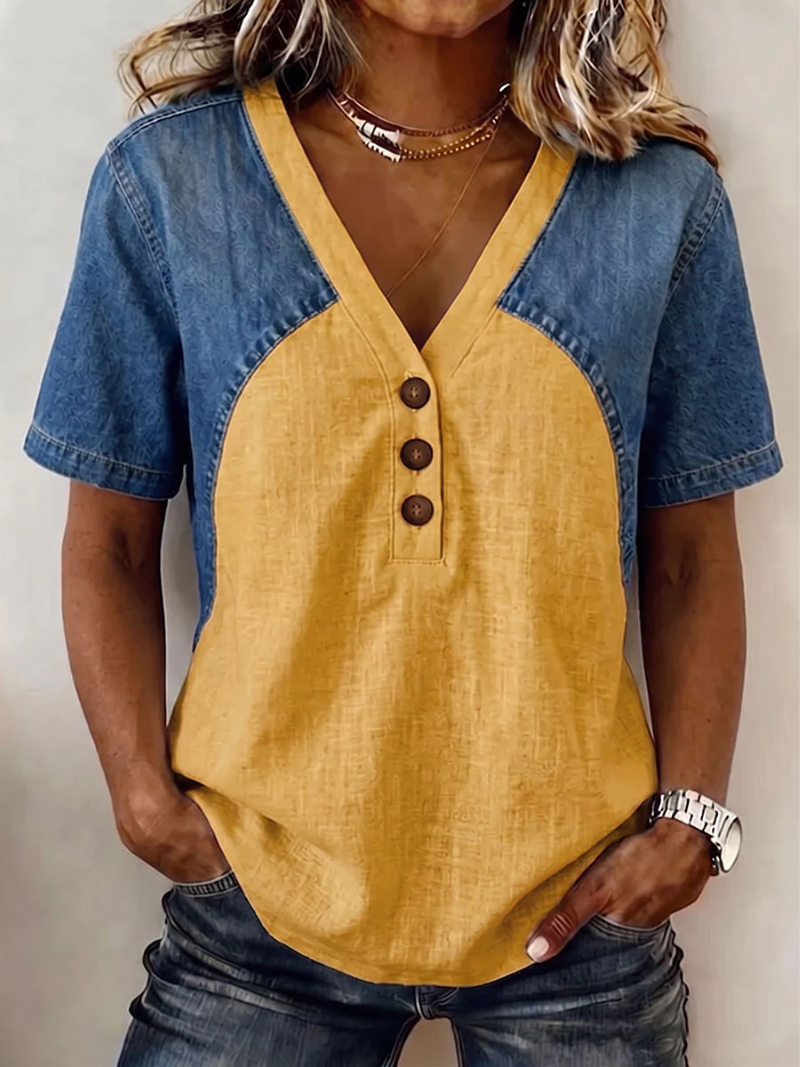 Romy – Blouse with V-neck and button closure