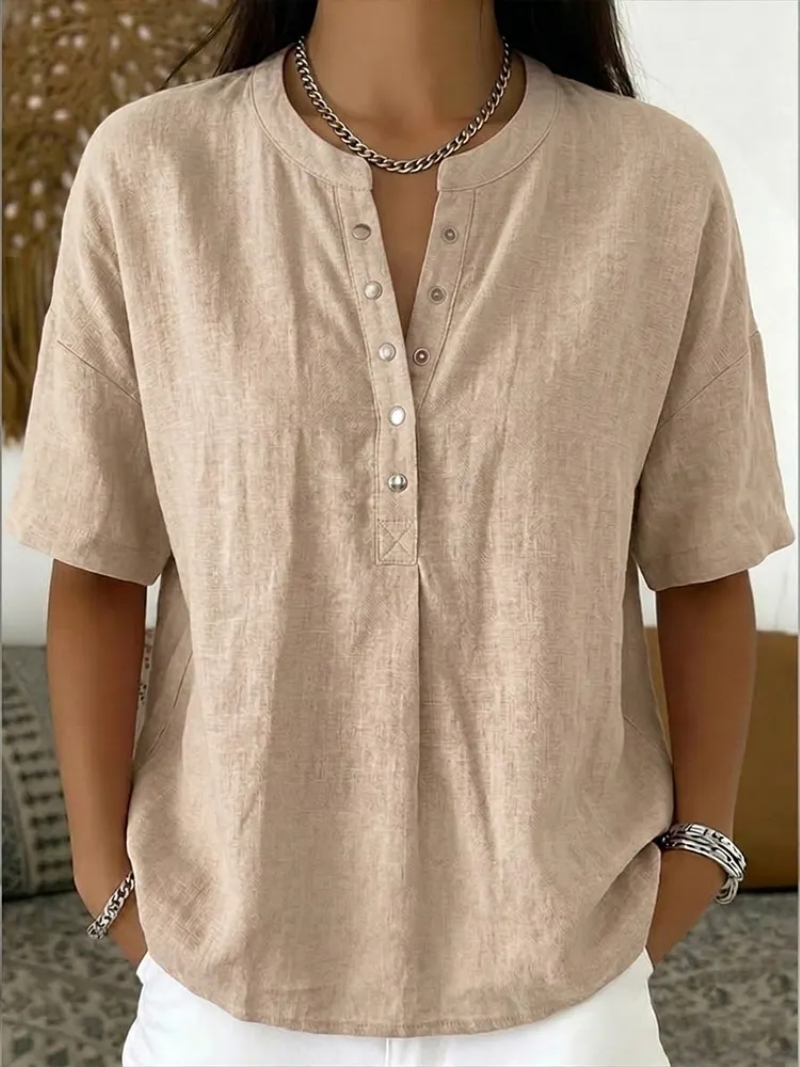 Eva – Top with button detail and round neckline