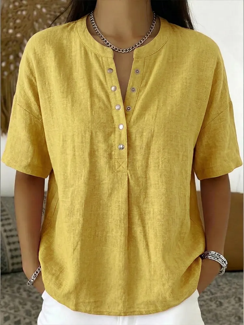 Eva – Top with button detail and round neckline