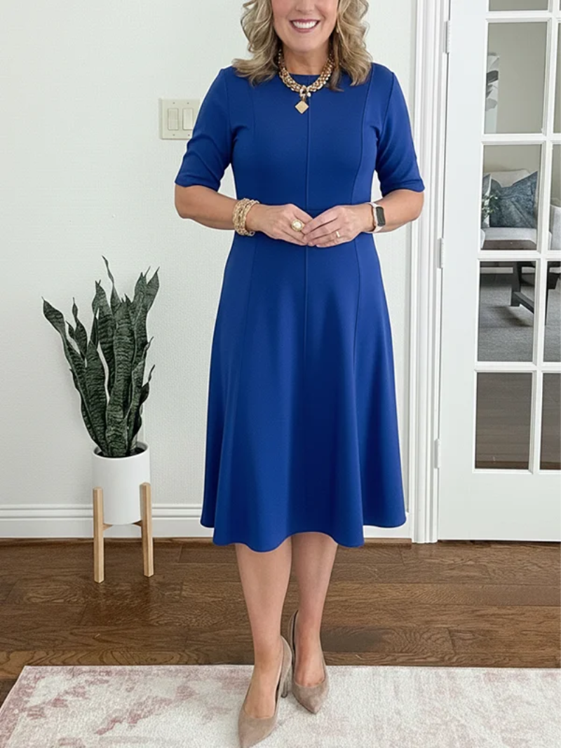 Clara – Dress with round neckline and fitted waist