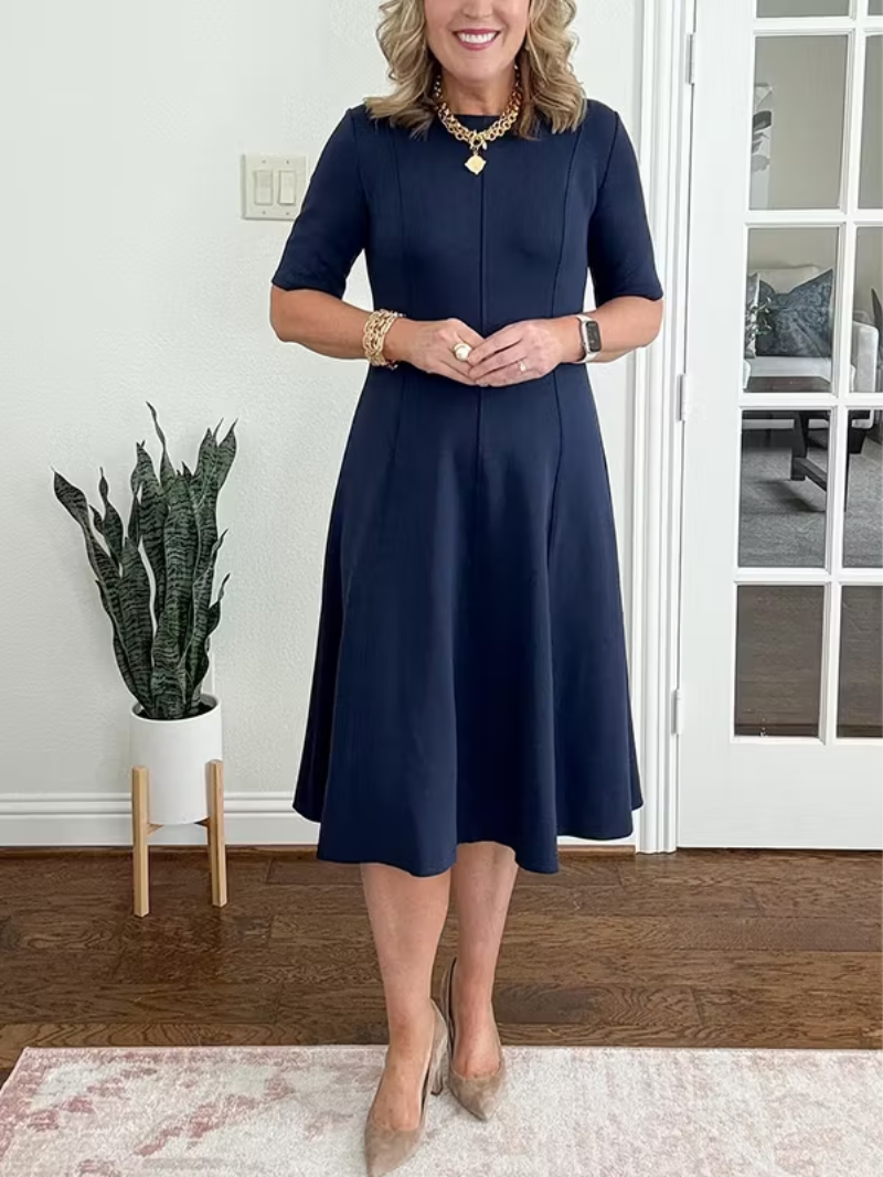 Mila – Dress with elegant silhouette