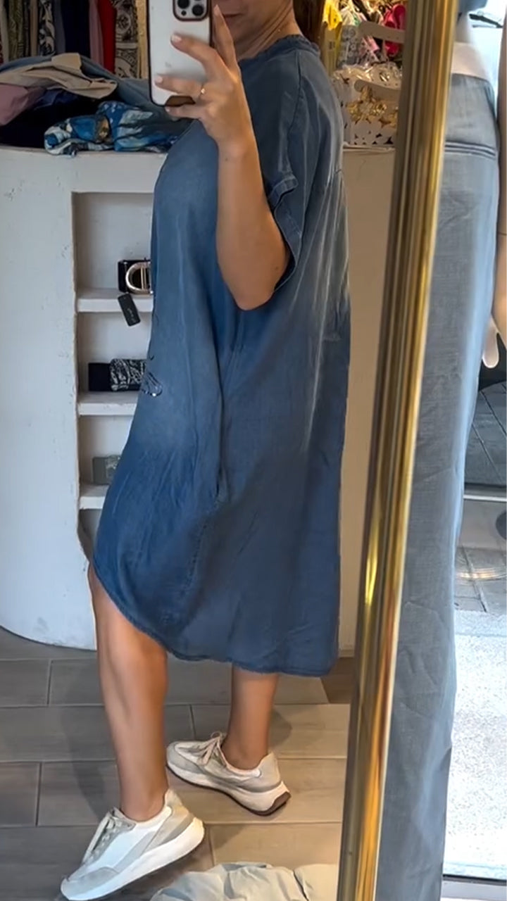 Delphina - Casual denim dress with V-neck and buttons, ideal for everyday style