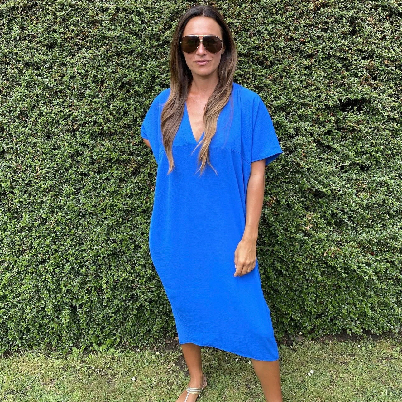 Dorelia - Elegant and Chic Dress with V-Neckline